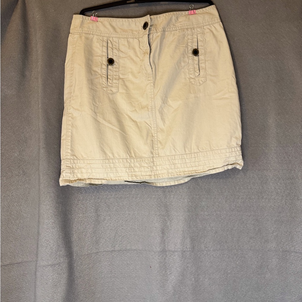 Beige Button-Front Skirt. Excellent condition